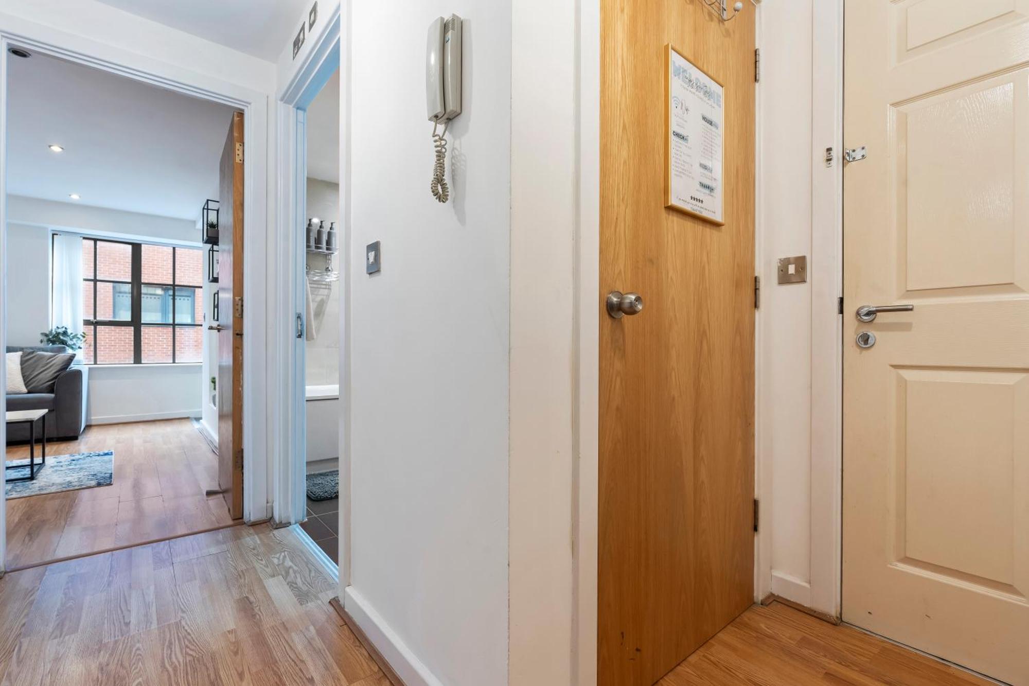 Centre 2br & Free Netflix