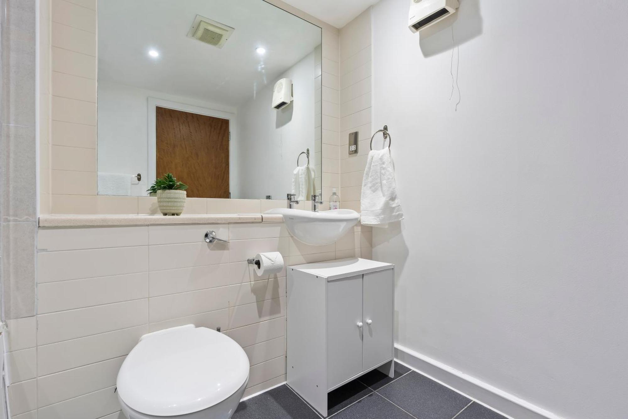 Centre 2br & Free Netflix Apartment